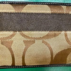 Coach billfold Wallet for men.